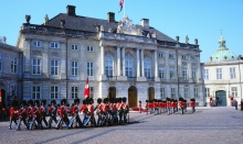 Tourists comes every day to see the guard at 12 pm